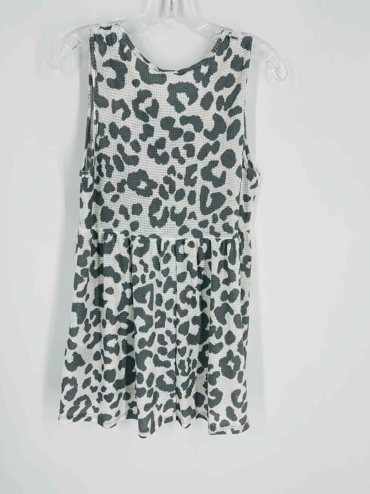 Size M White/Gray Animal Print Waffle Tops Top-Sleeveless